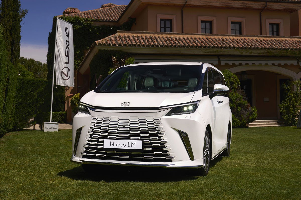 Nuevo Lexus LM o como elevar un monovolumen a la categoría del lujo