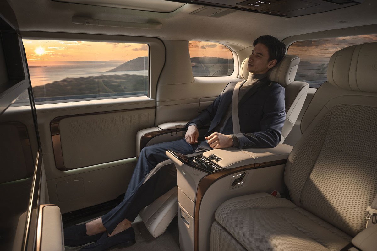 Nuevo Lexus LM o como elevar un monovolumen a la categoría del lujo