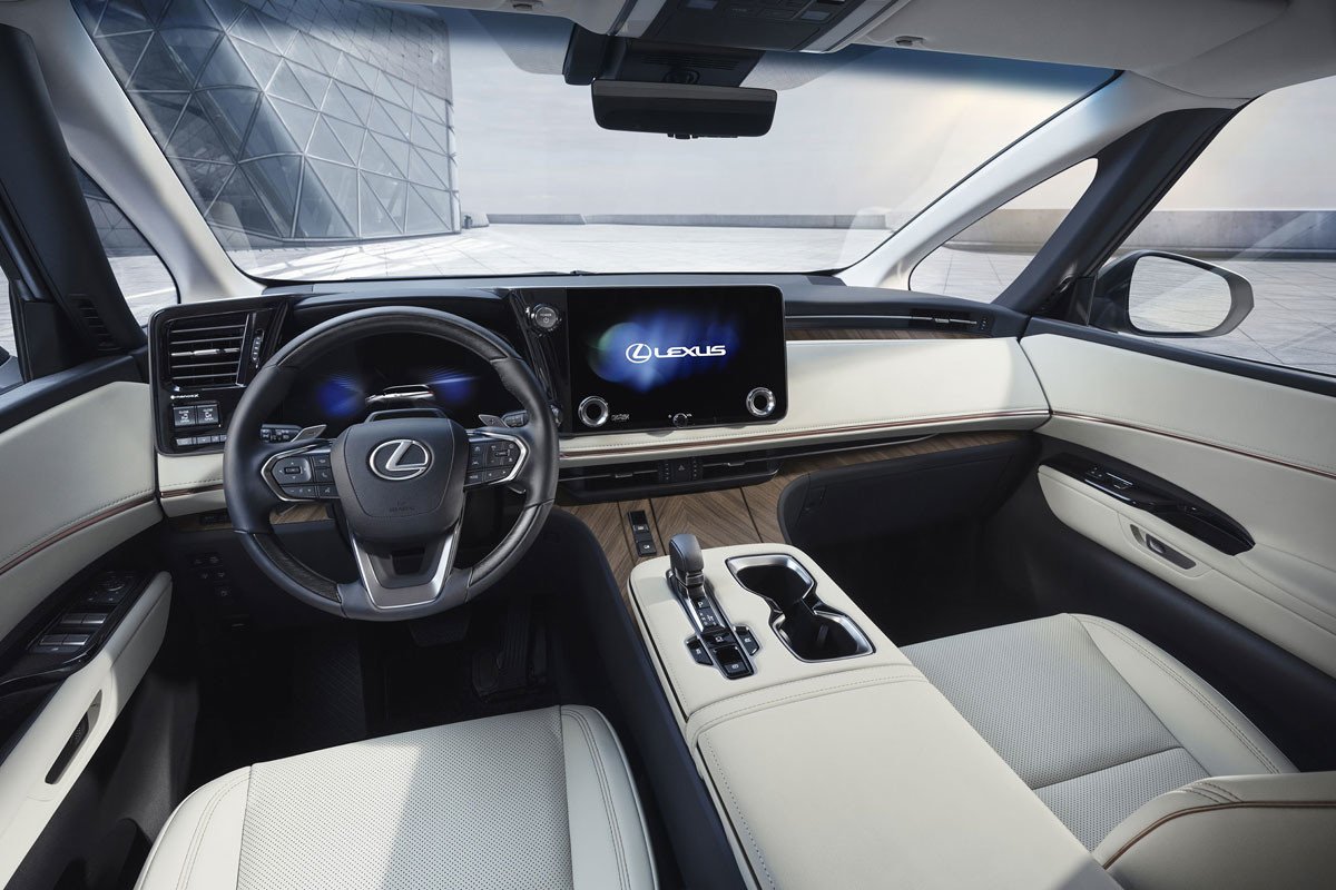 Nuevo Lexus LM o como elevar un monovolumen a la categoría del lujo