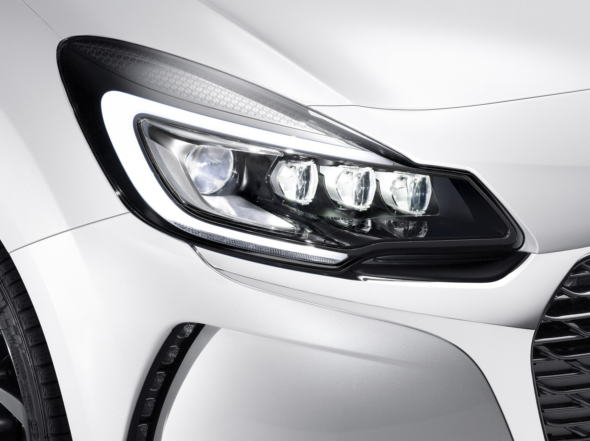 Nuevos DS 3 y DS 3 Cabrio: más conectados y más seguros