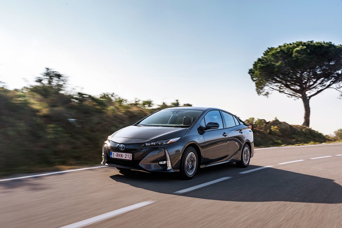 Nuevo Toyota Prius Plug-in: así es el nuevo híbrido enchufable con techo solar