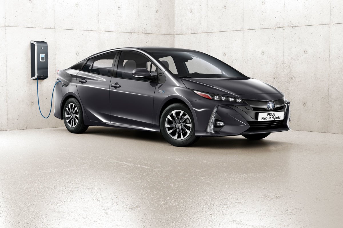 Nuevo Toyota Prius Plug-in: así es el nuevo híbrido enchufable con techo solar