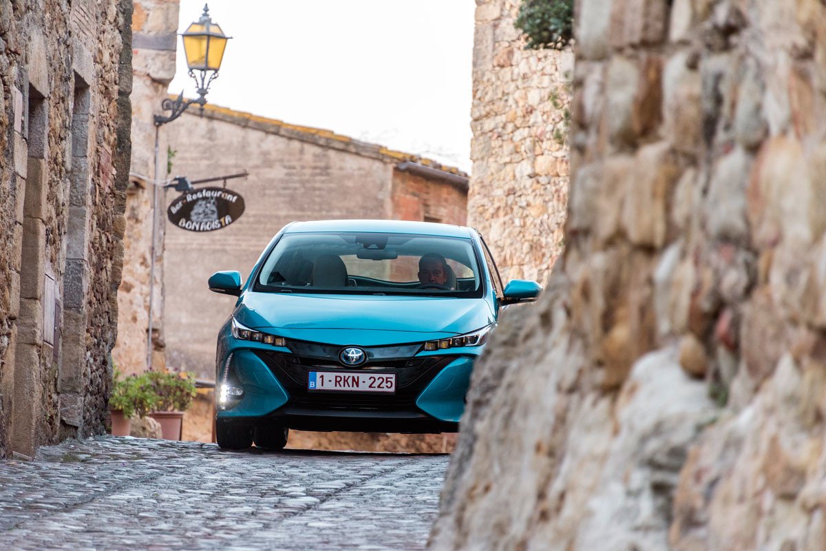Nuevo Toyota Prius Plug-in: así es el nuevo híbrido enchufable con techo solar