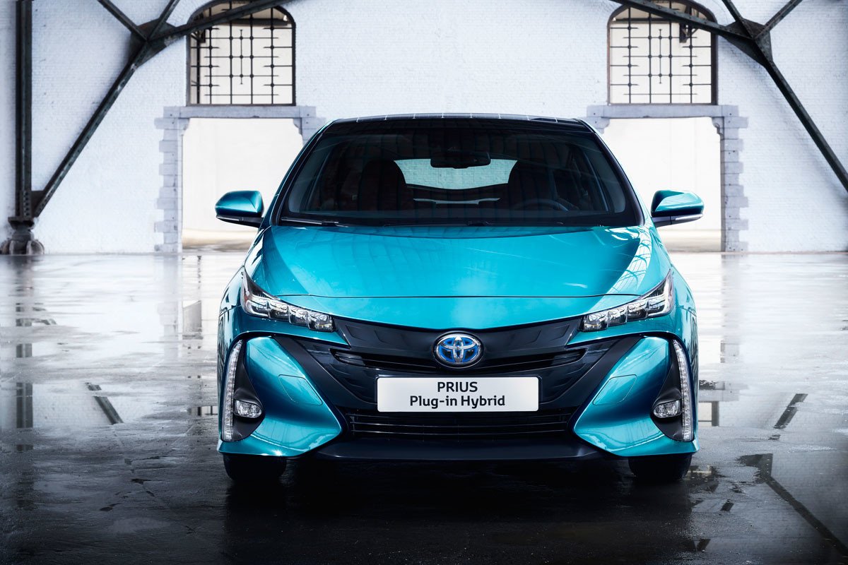 Nuevo Toyota Prius Plug-in: así es el nuevo híbrido enchufable con techo solar