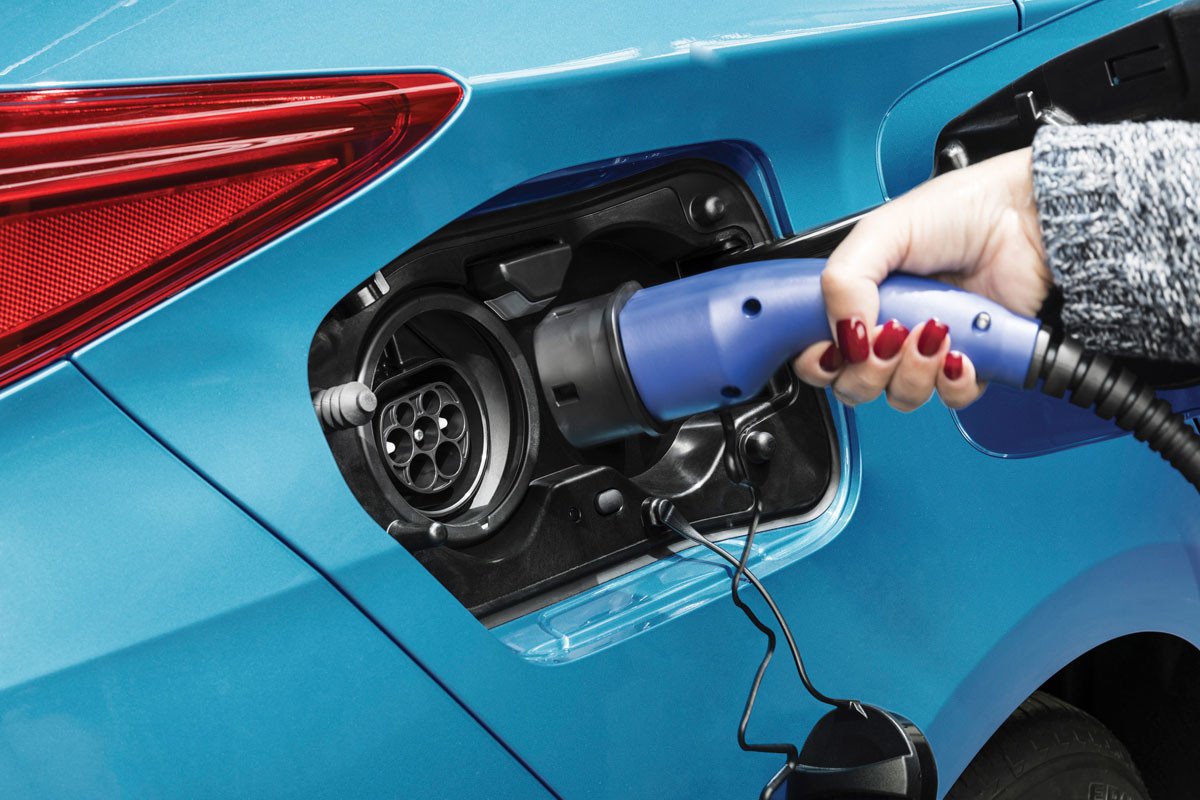 Nuevo Toyota Prius Plug-in: así es el nuevo híbrido enchufable con techo solar