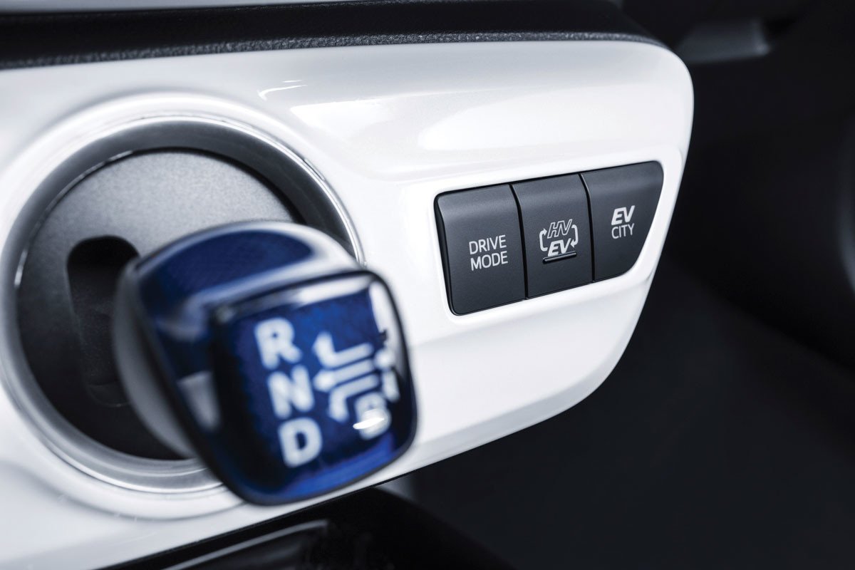 Nuevo Toyota Prius Plug-in: así es el nuevo híbrido enchufable con techo solar