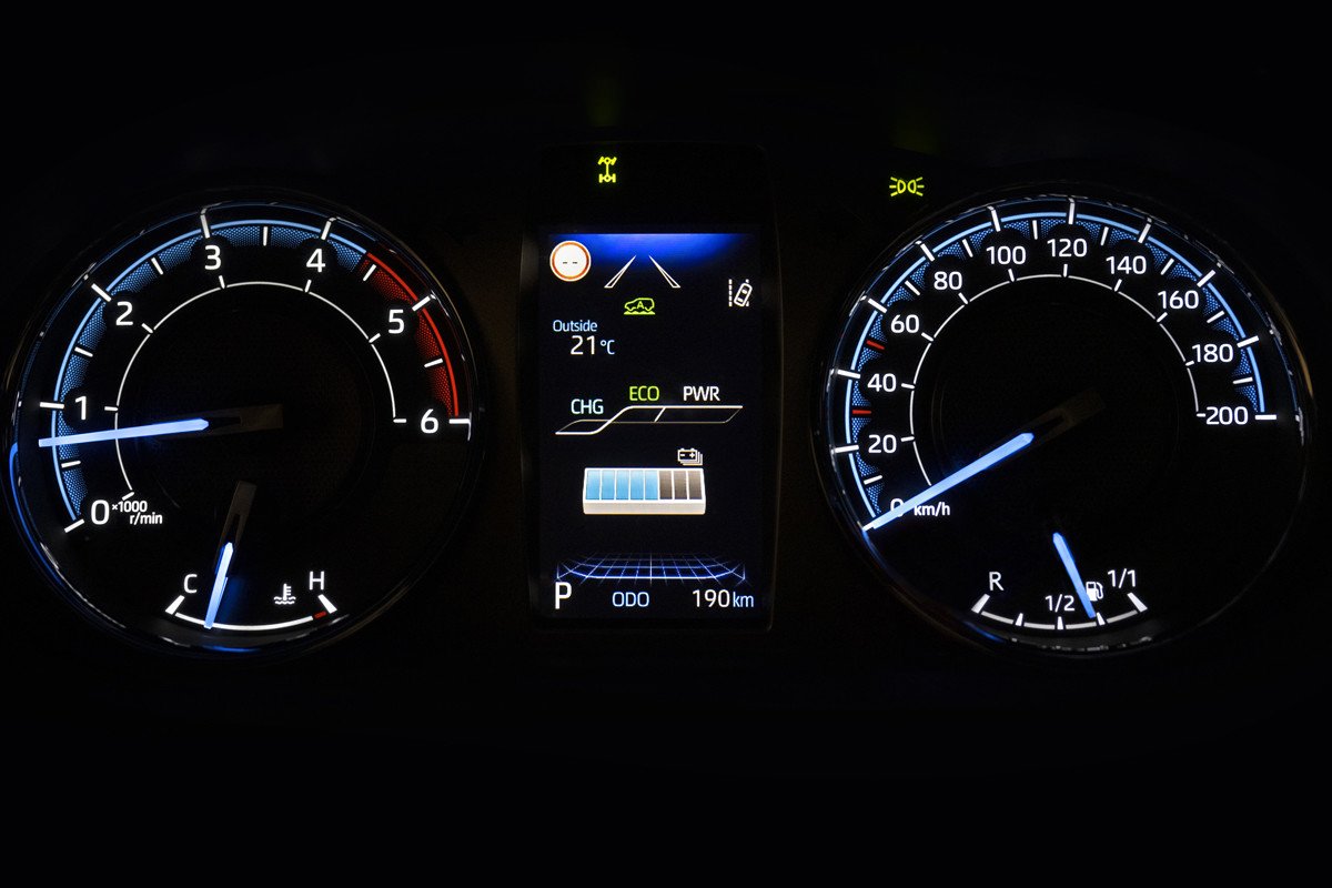 El Toyota Hilux se vuelve ahora más atractivo con un motor híbrido y etiqueta Eco 