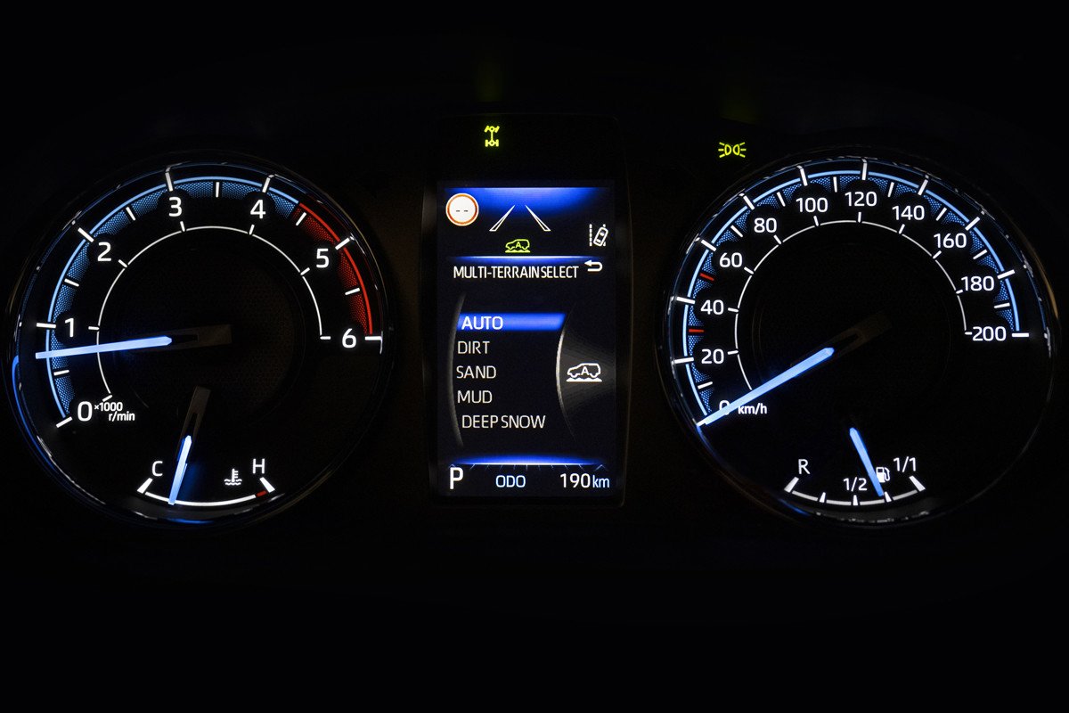 El Toyota Hilux se vuelve ahora más atractivo con un motor híbrido y etiqueta Eco 