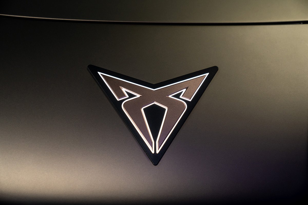 Ya nos hemos montado en el nuevo CUPRA Tavascan: te contamos todas sus curiosidades