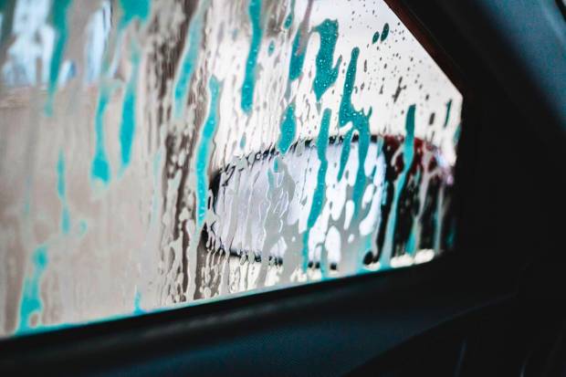 ¿Son igual de eficaces los lavaderos de coches con espuma de colores?