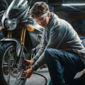 Expertos recomiendan revisar los neumáticos de la moto tras el verano
