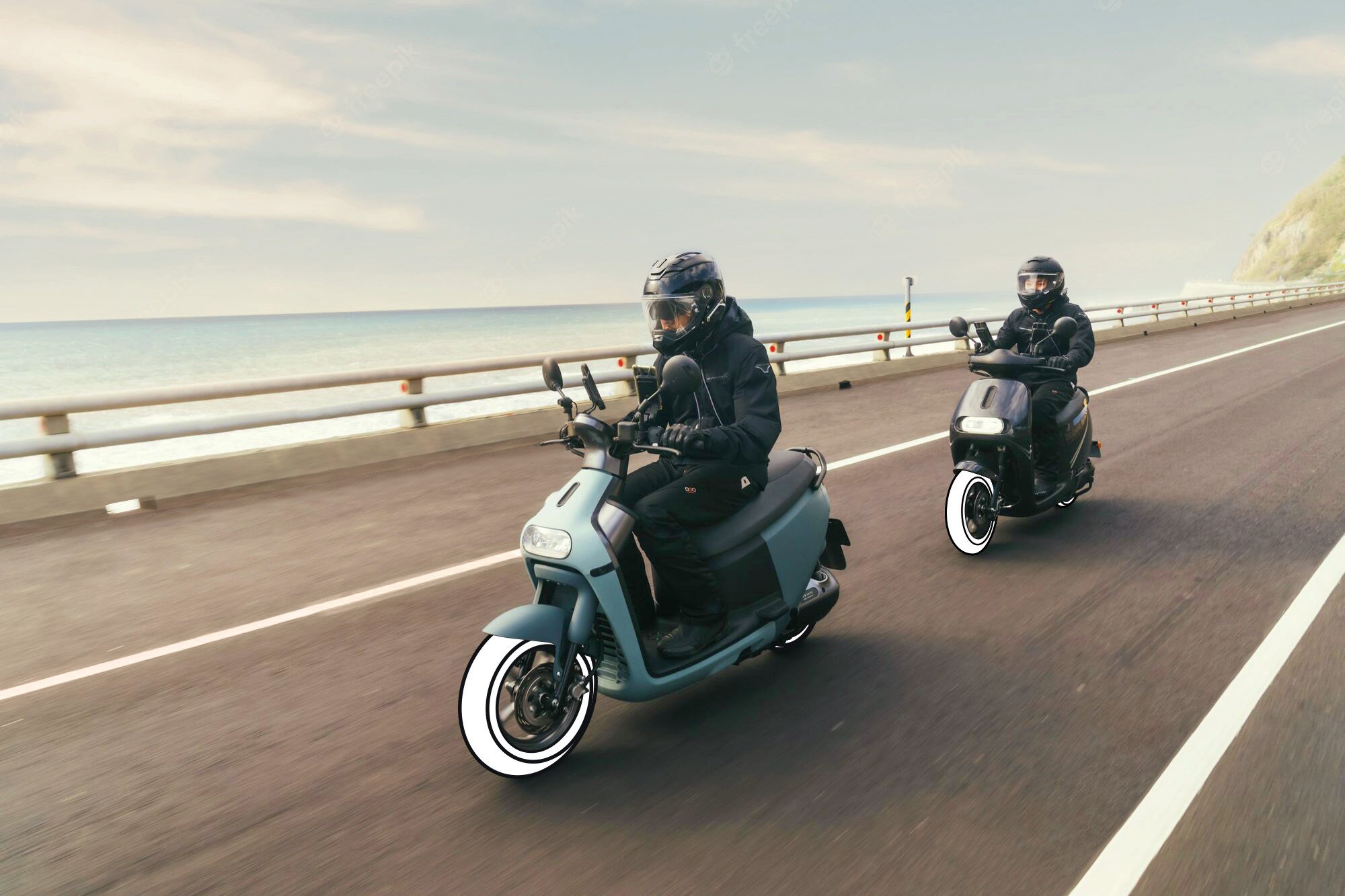 revisar los neumáticos de la moto tras el verano