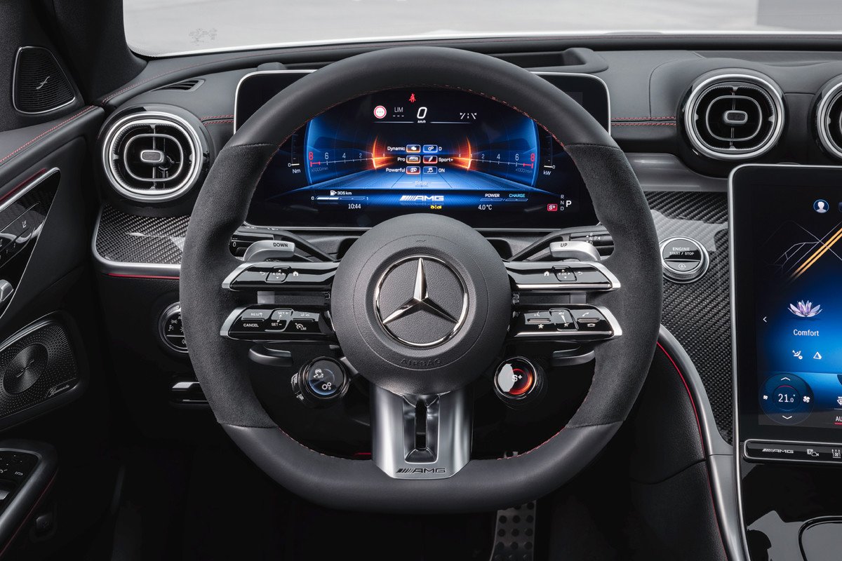 Nuevo Mercedes-AMG C 43: baja a 4 cilindros, sube la potencia y estrena turbo eléctrico