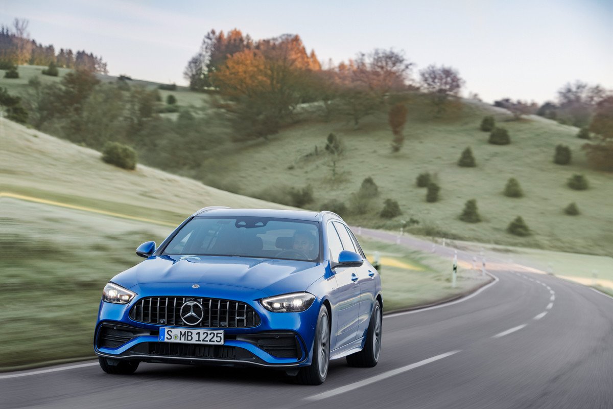 Nuevo Mercedes-AMG C 43: baja a 4 cilindros, sube la potencia y estrena turbo eléctrico