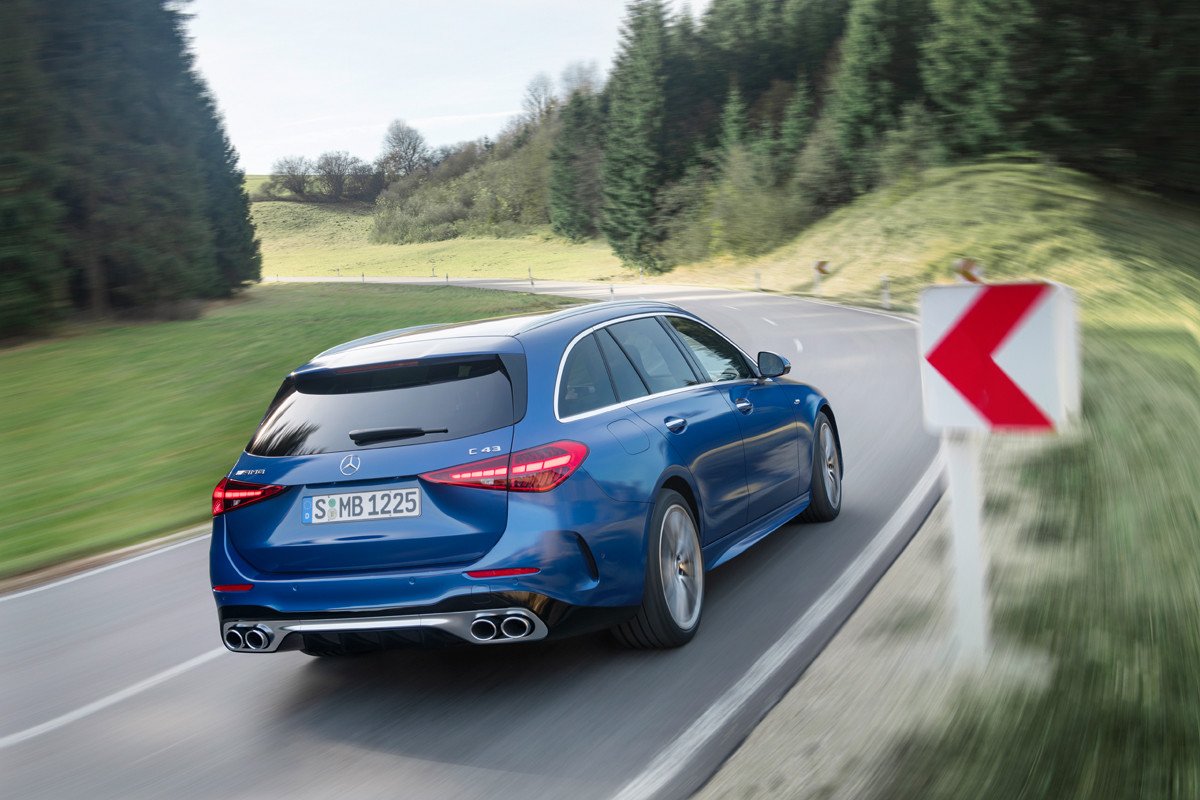 Nuevo Mercedes-AMG C 43: baja a 4 cilindros, sube la potencia y estrena turbo eléctrico