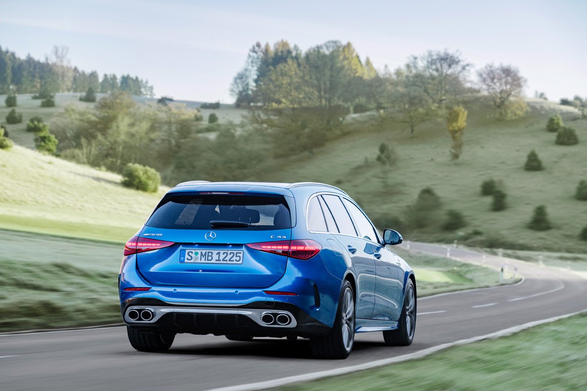 Nuevo Mercedes-AMG C 43: baja a 4 cilindros, sube la potencia y estrena turbo eléctrico