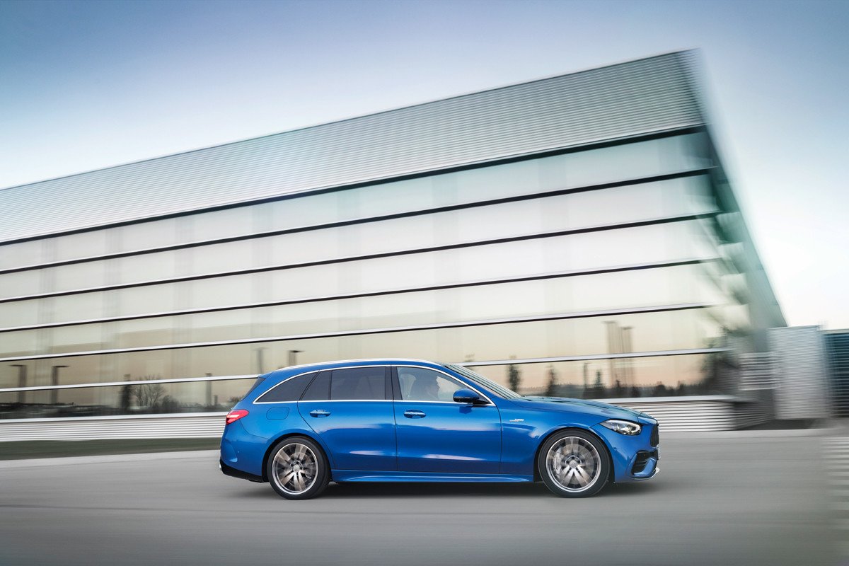 Nuevo Mercedes-AMG C 43: baja a 4 cilindros, sube la potencia y estrena turbo eléctrico
