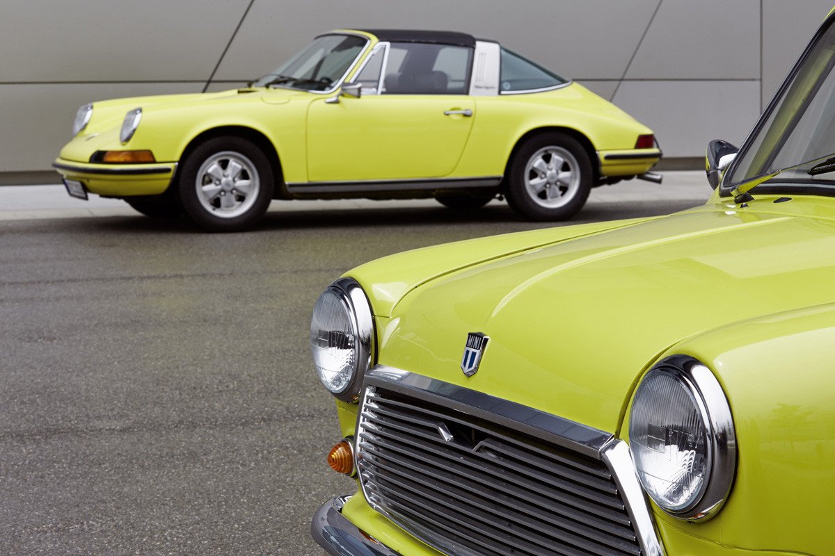 El MINI felicita al Porsche 911 por su 50 cumpleaños