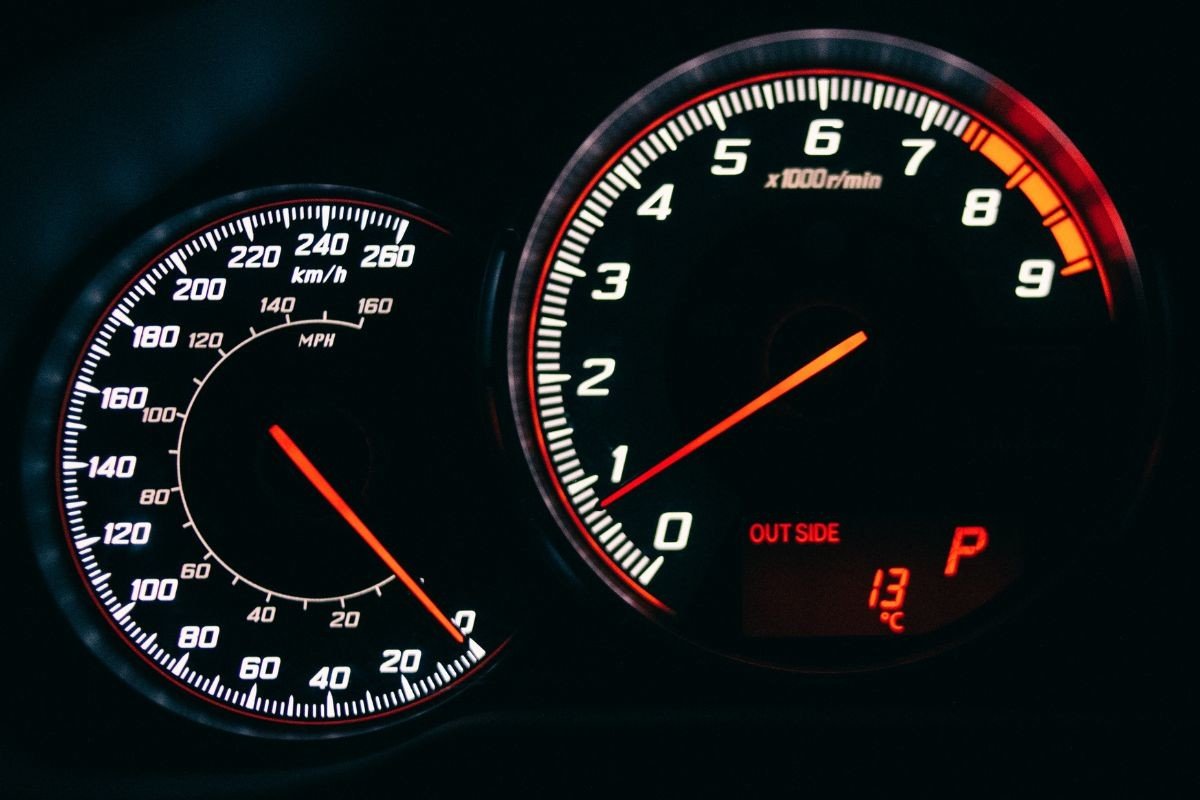 cambiar de marcha cuando lo indica tu coche