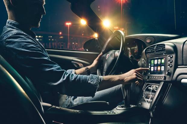 Las pantallas táctiles de los coches distraen más que el alcohol
