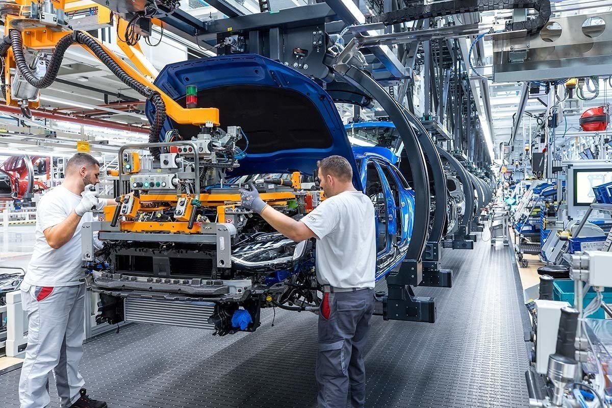 ¿Cómo afecta la crisis de los microchips a los compradores de coches?