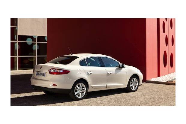 El Renault Fluence mejora su cara para 2013