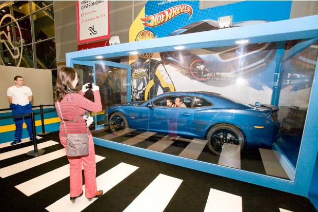 Un Chevrolet Camaro Hot Wheels a tamaño real