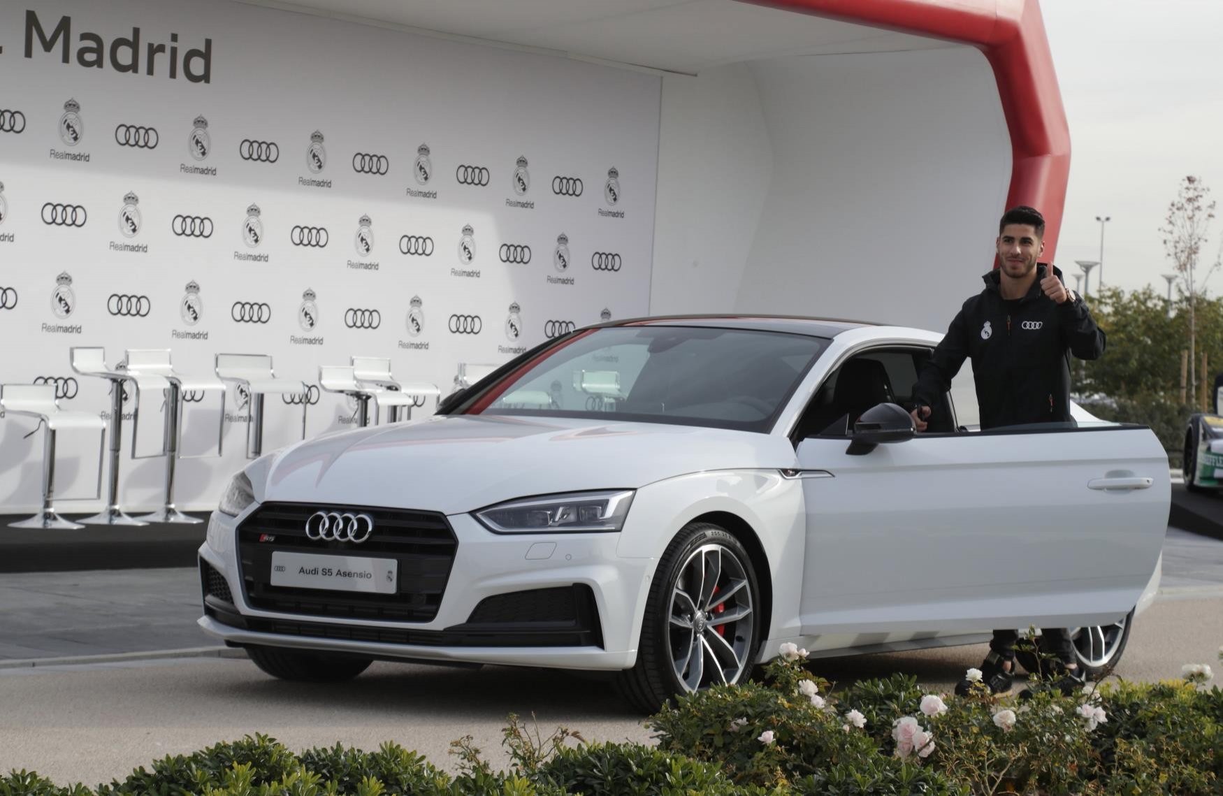 Audi entrega al Real Madrid sus nuevos coches