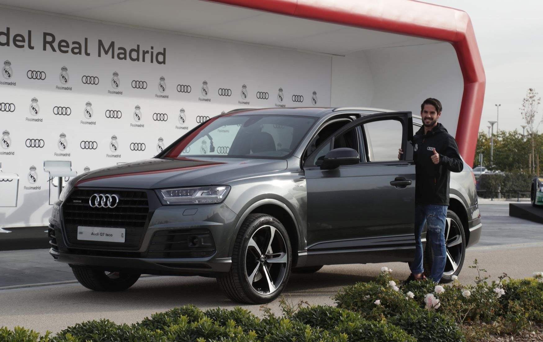 Audi entrega al Real Madrid sus nuevos coches