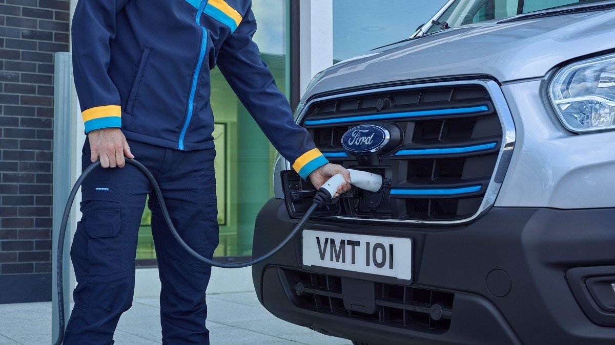 Ford E Transit: precios, motorizaciones y conectividad