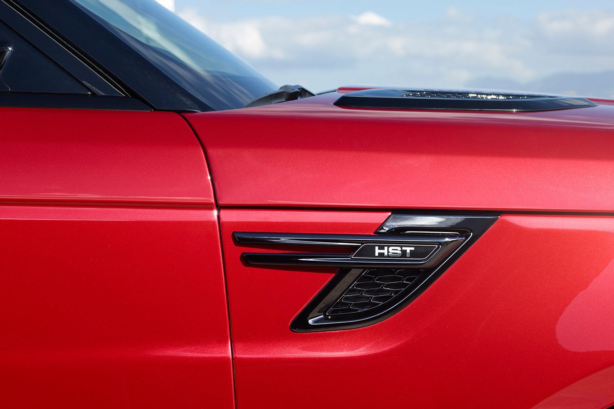 Nuevo Range Rover Sport HST, por debajo del SVT