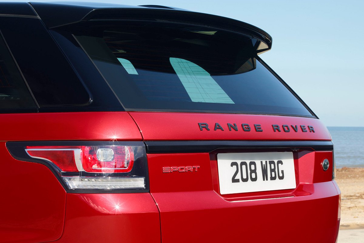 Nuevo Range Rover Sport HST, por debajo del SVT