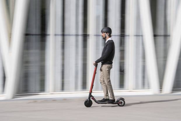 La DGT abre la puerta a que los patinetes tengan seguro obligatorio