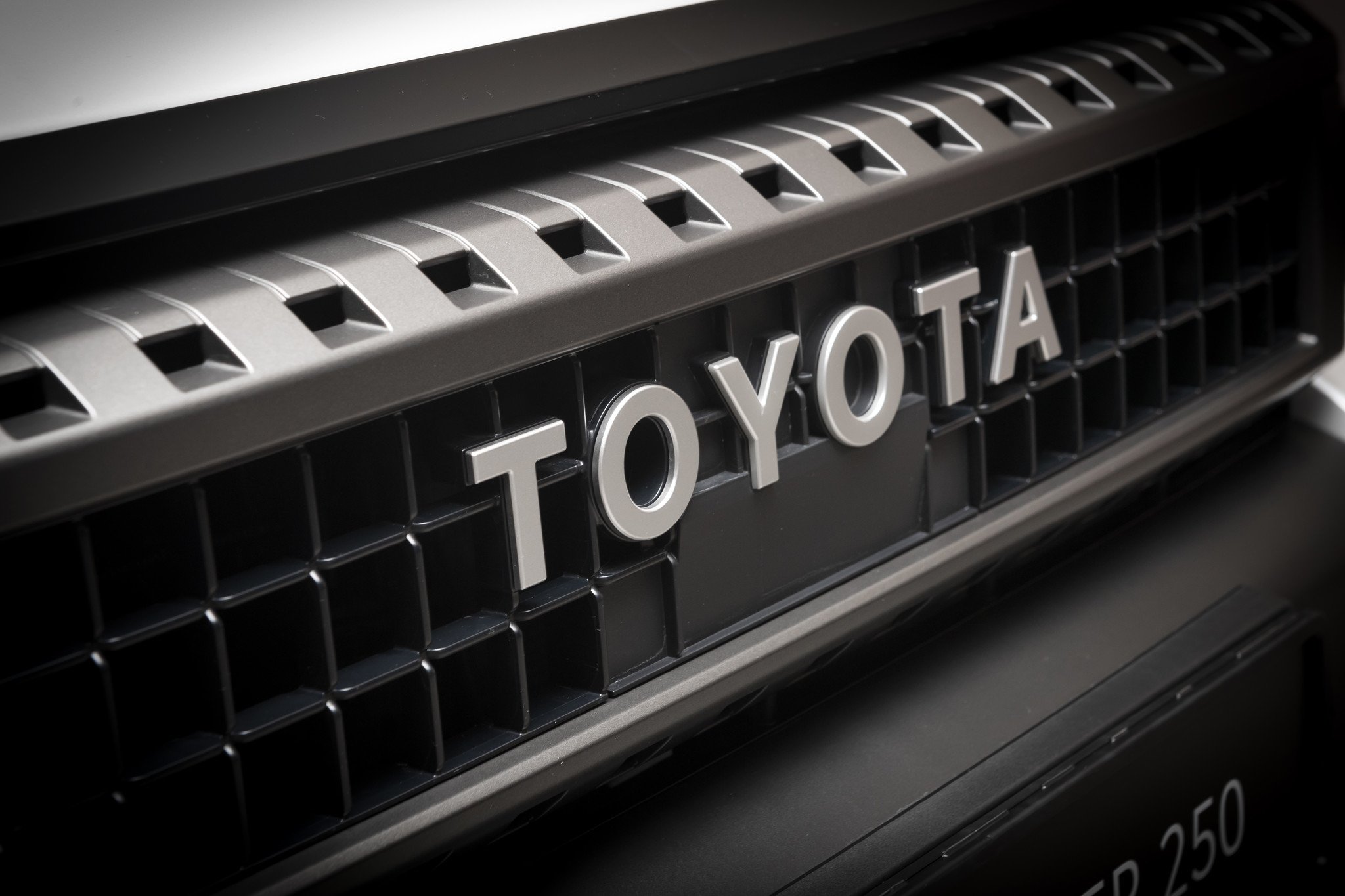 Vemos y tocamos al nuevo Toyota Land Cruiser y te explicamos por qué será tan exclusivo
