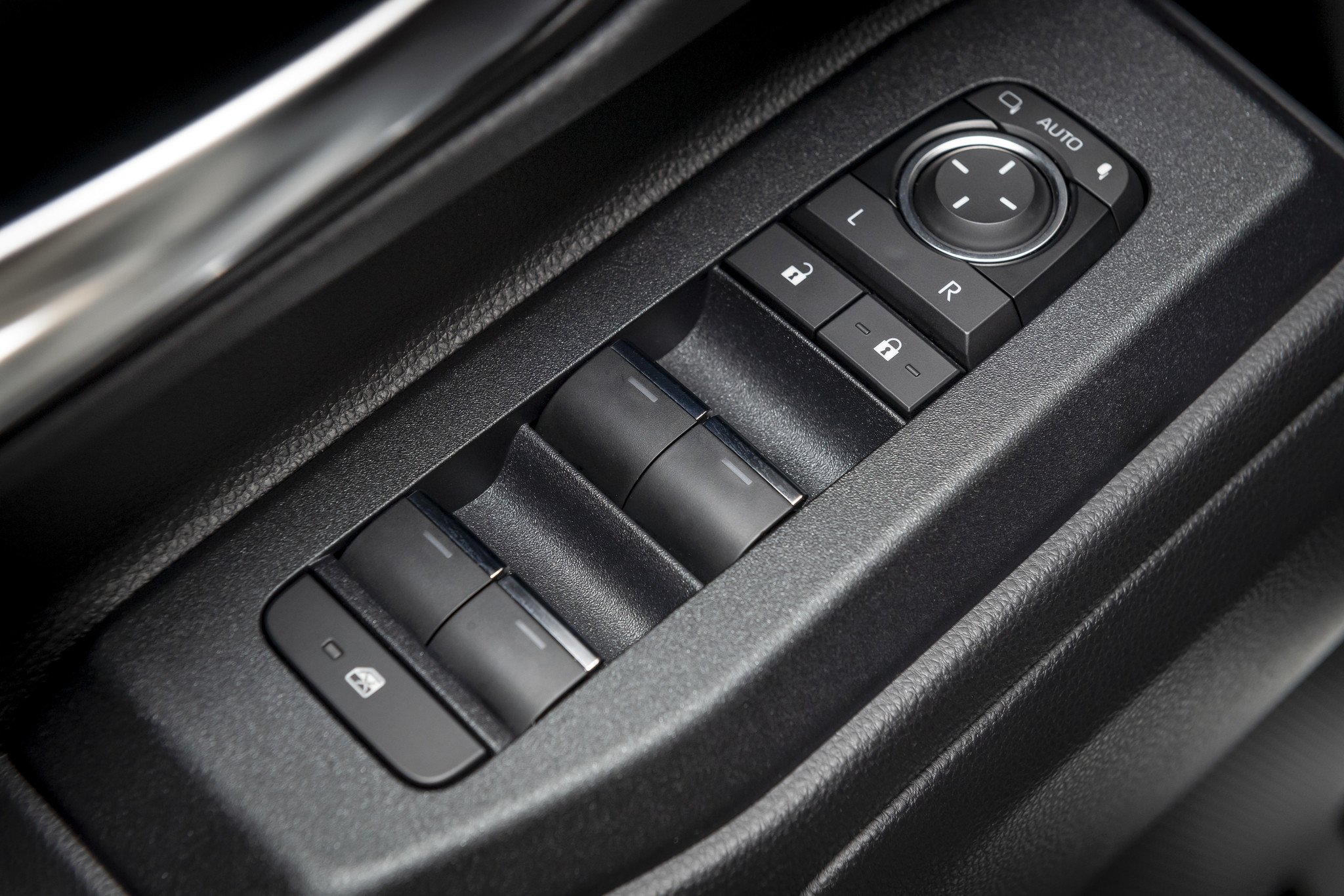 Vemos y tocamos al nuevo Toyota Land Cruiser y te explicamos por qué será tan exclusivo