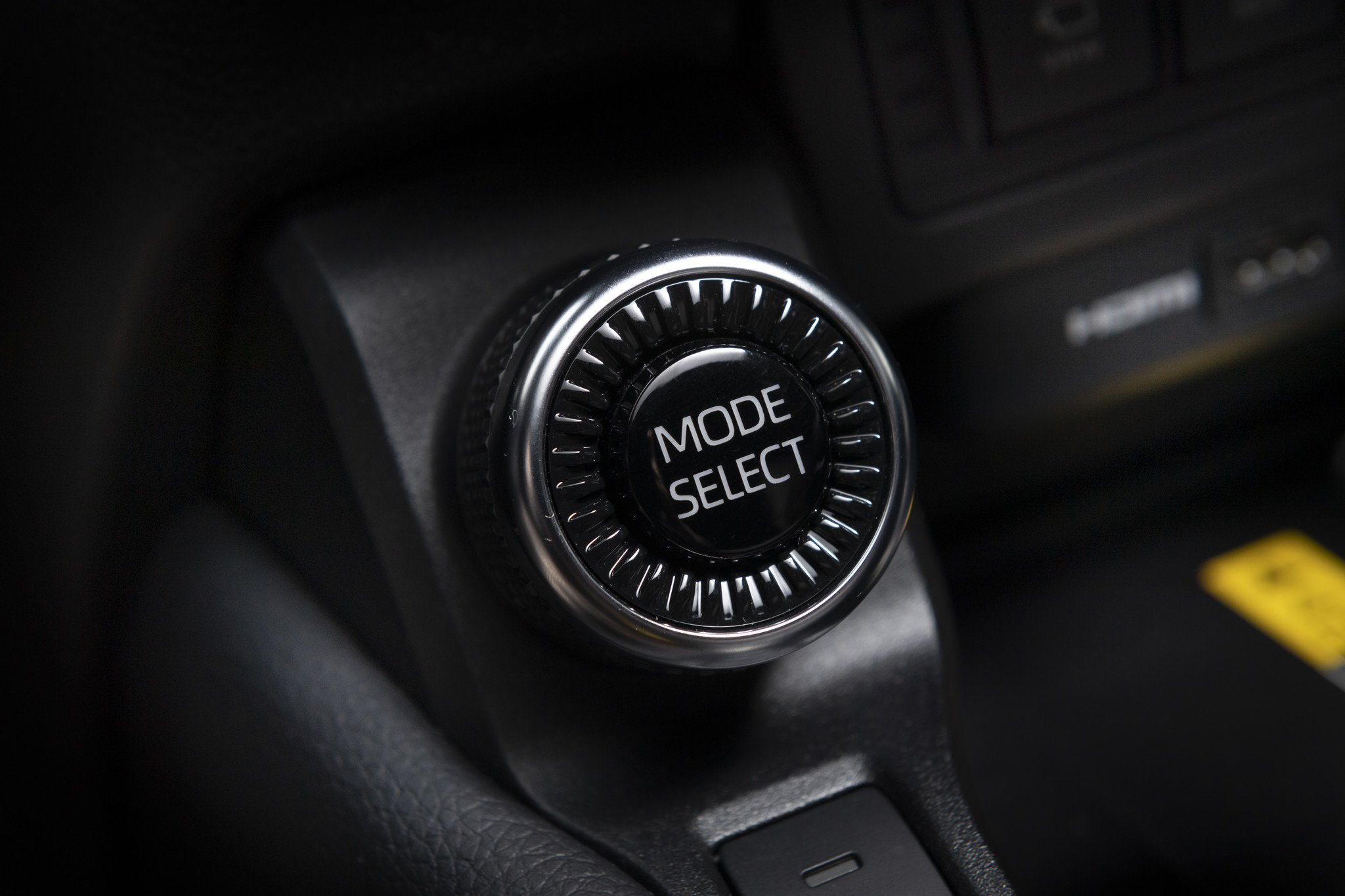 Vemos y tocamos al nuevo Toyota Land Cruiser y te explicamos por qué será tan exclusivo