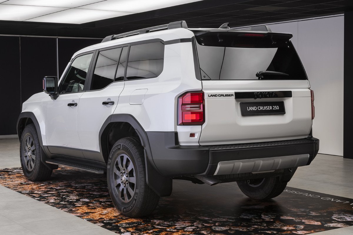 Vemos y tocamos al nuevo Toyota Land Cruiser y te explicamos por qué será tan exclusivo