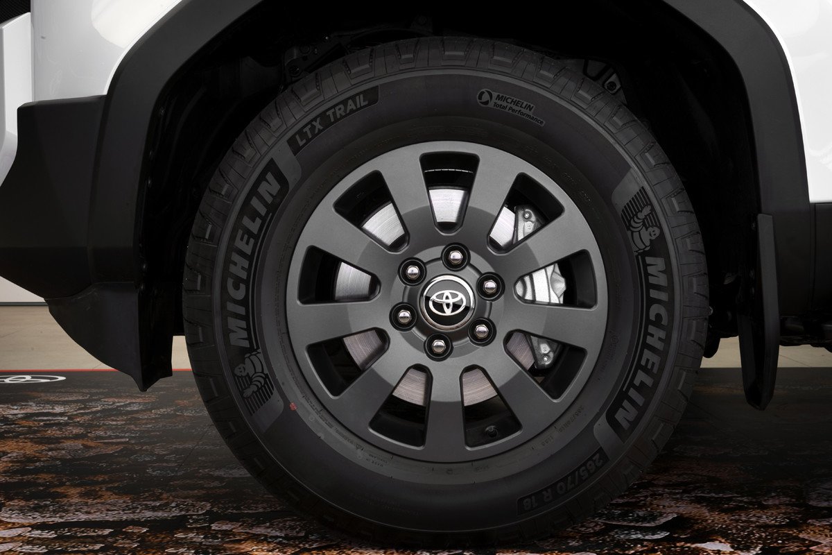Vemos y tocamos al nuevo Toyota Land Cruiser y te explicamos por qué será tan exclusivo