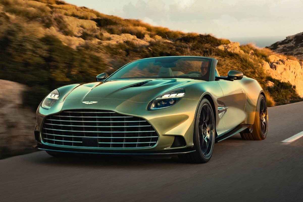 Aston Martin Vanquish Volante 2025 (1)