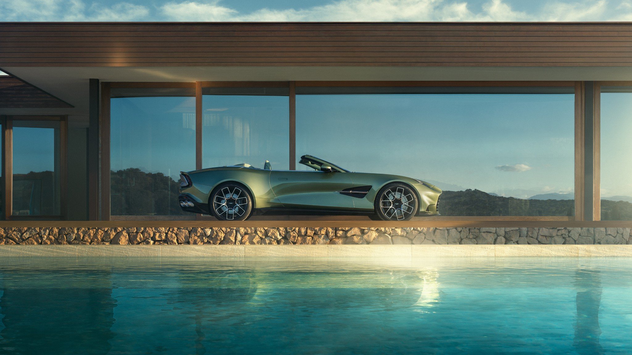 Aston Martin Vanquish Volante 2025 (3)