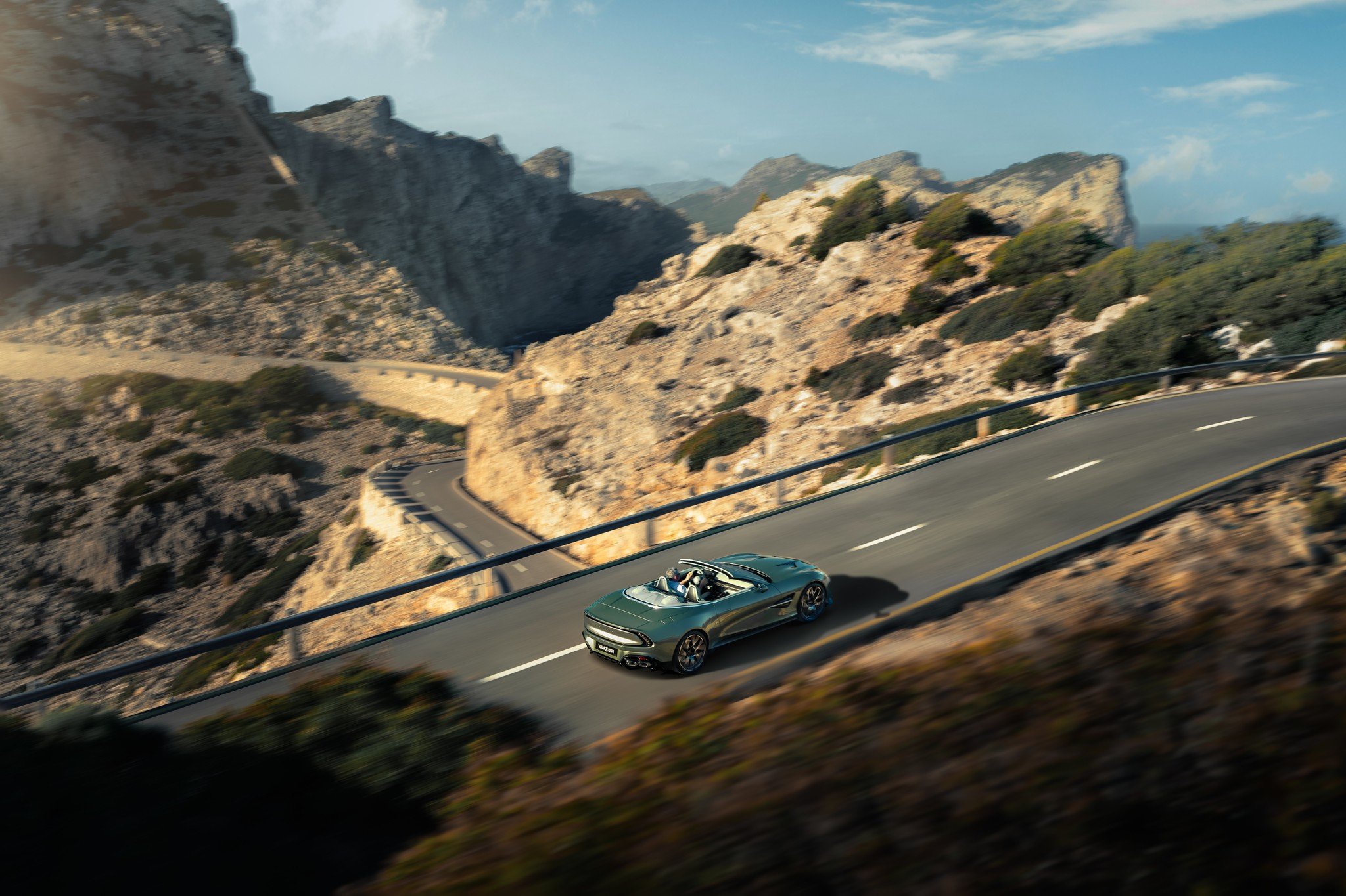 Aston Martin Vanquish Volante 2025 (5)