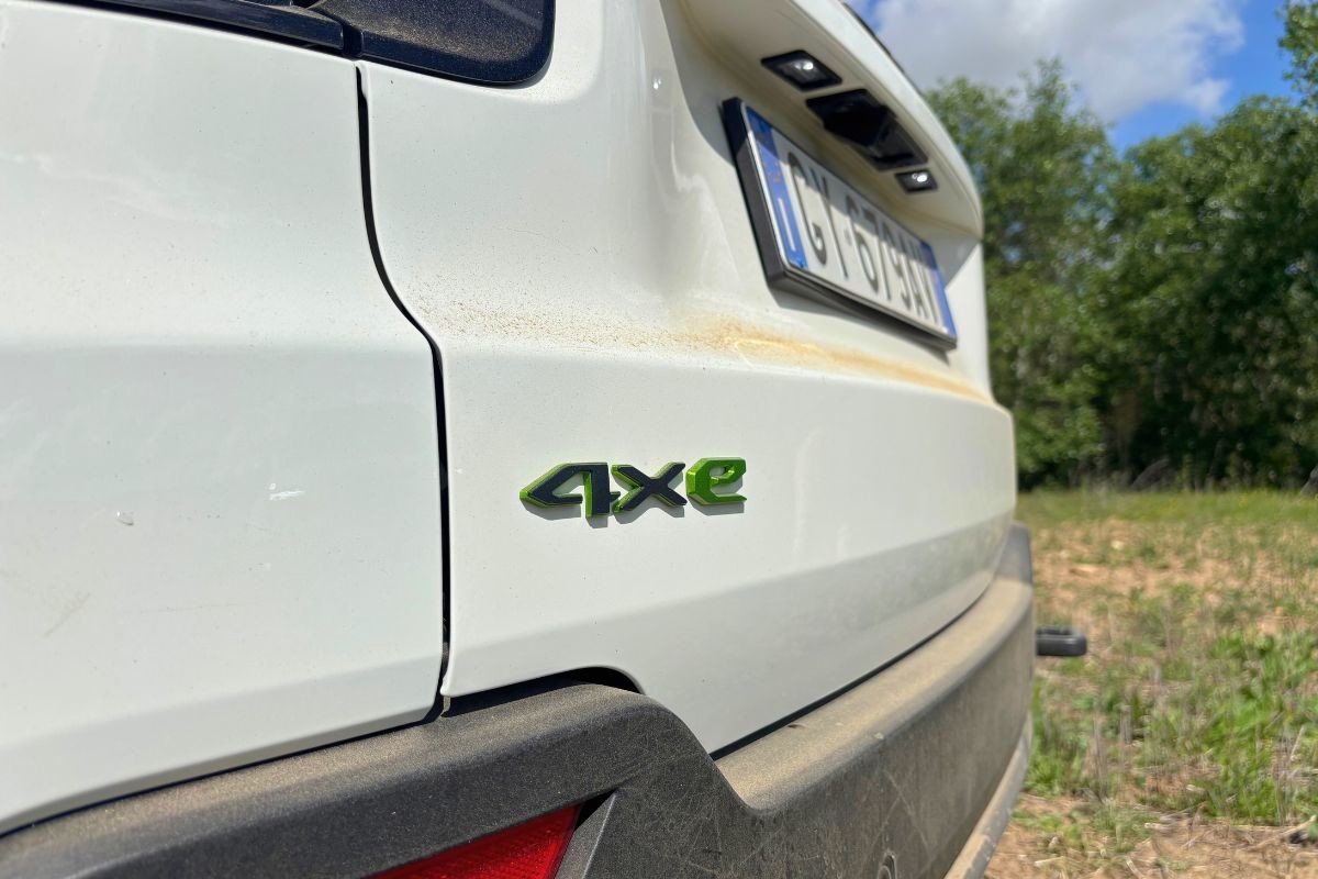 Prueba Jeep Avenger 4xe en off-road: cómo disfrutar un verdadero 4x4 llenándolo de barro