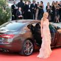 Un Maserati Quattroporte lleva a las estrellas del Festival de Venencia