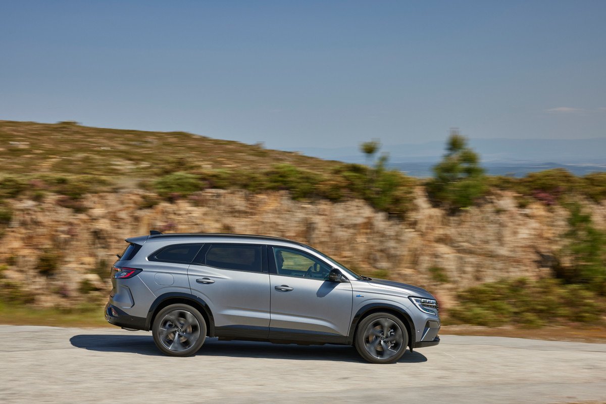 Prueba Renault Espace: se convierte en SUV, con hasta 7 plazas y un único motor híbrido