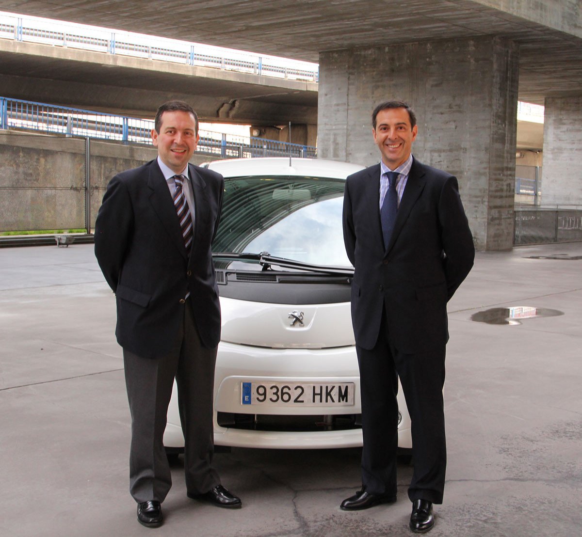 Peugeot entrega un iOn a la EMT