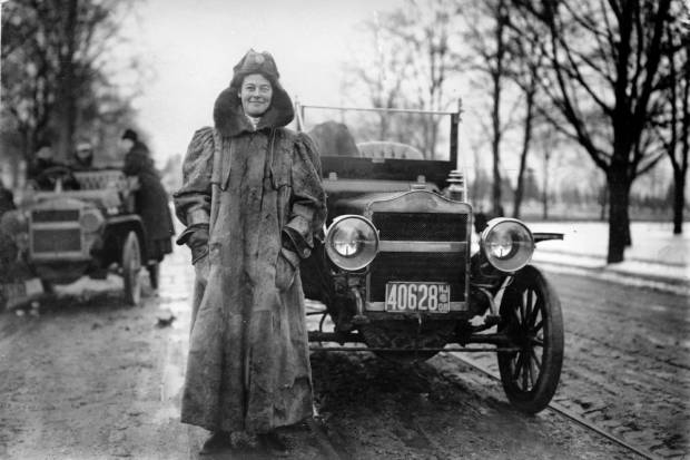 Exposición de Mujeres pioneras en el mundo del automóvil en Casa SEAT durante septiembre