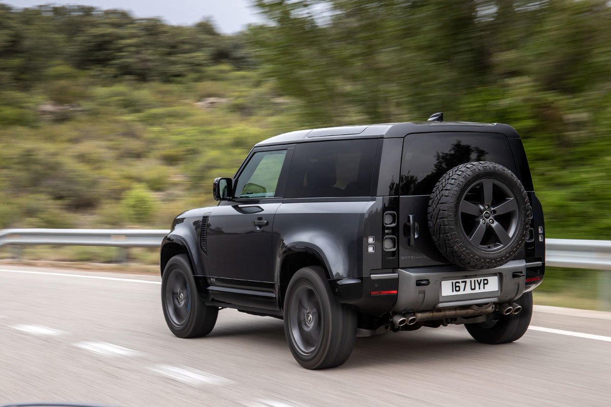 Prueba Land Rover Defender V8: velocidad y todoterreno a partes iguales
