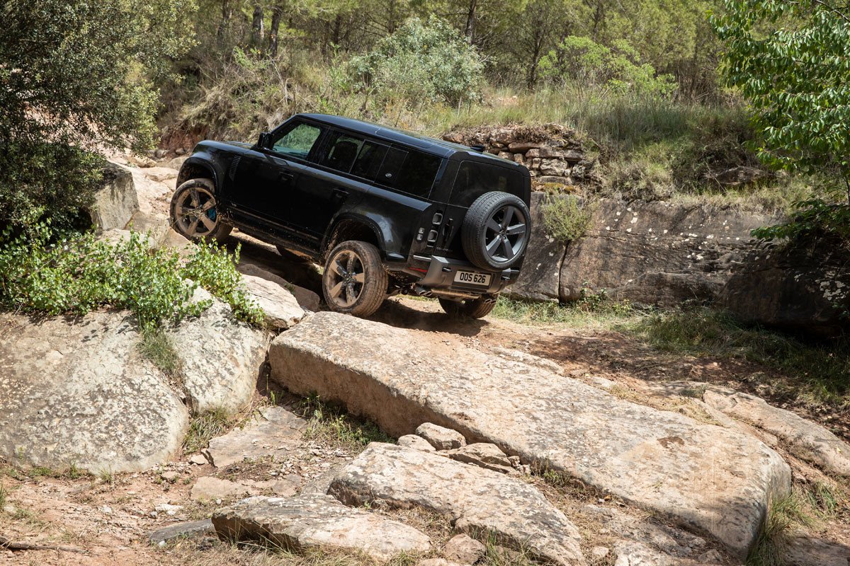 Prueba Land Rover Defender V8: velocidad y todoterreno a partes iguales