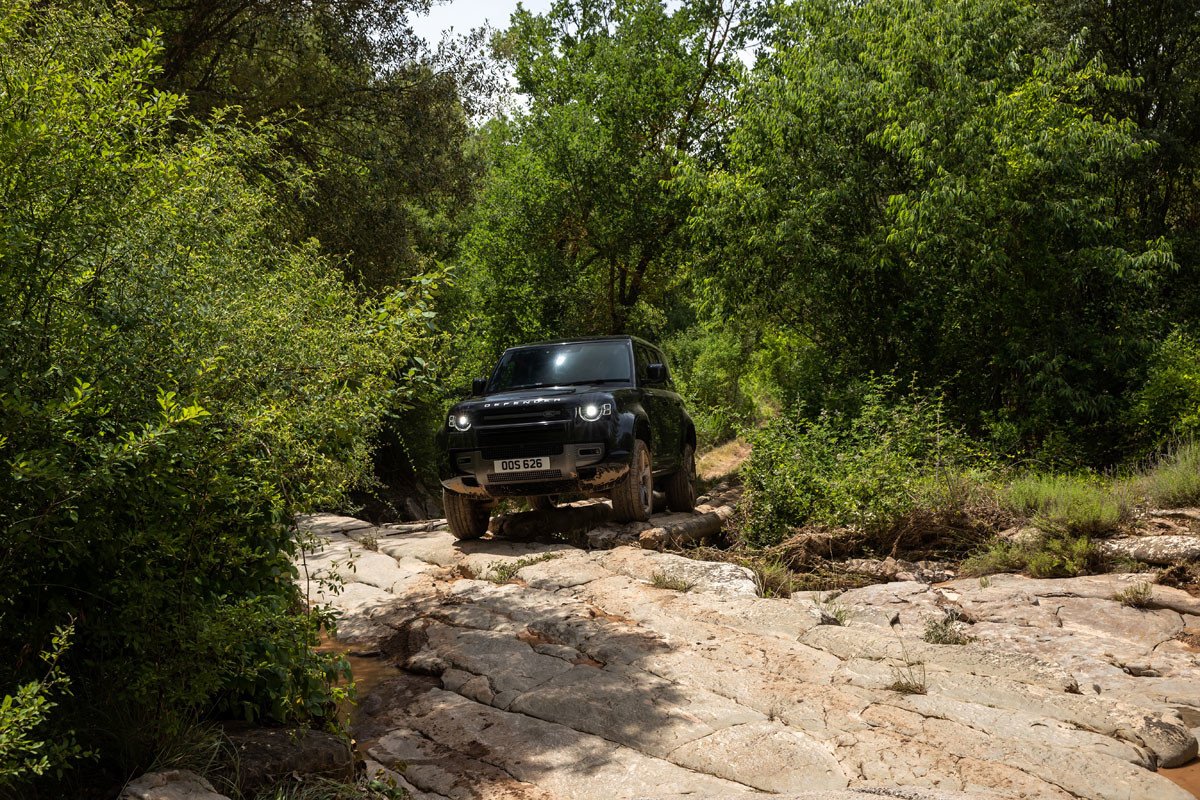 Prueba Land Rover Defender V8: velocidad y todoterreno a partes iguales
