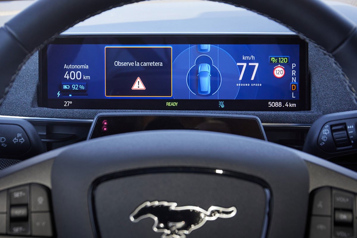 Ya se puede circular sin manos en el volante y que no te multen con un sistema de Ford